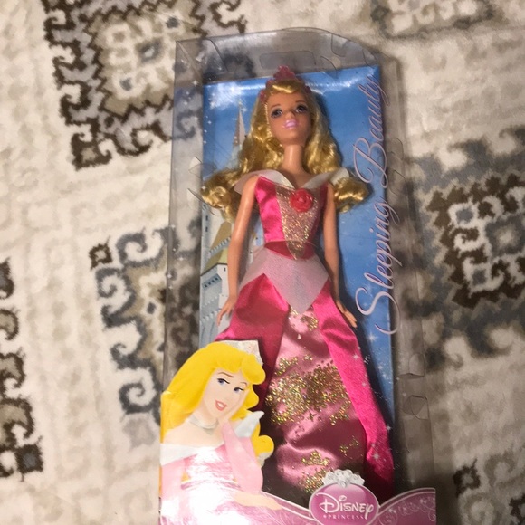 SLEEPING BEAUTY - Picture 4 of 8